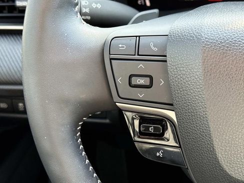 Used 2025 Toyota Camry SE w/ Convenience Package image 25