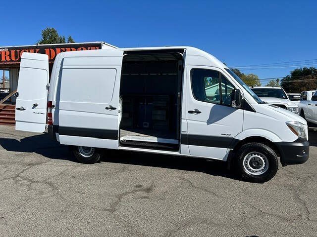 Used 2016 Mercedes-Benz Sprinter 2500 image 9