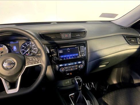 Used 2019 Nissan Rogue SV AWD/4WD image 16
