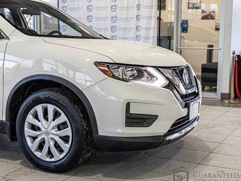 Used 2019 Nissan Rogue S image 5