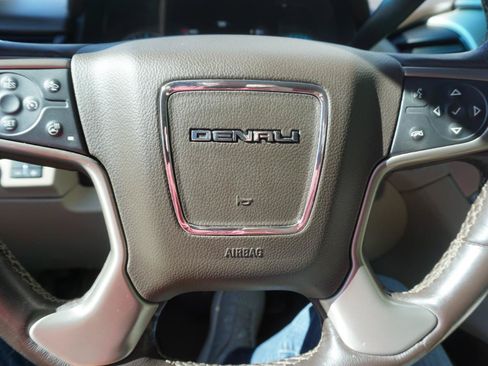 Used 2020 GMC Yukon Denali w/ Denali Premium Package AWD/4WD image 18