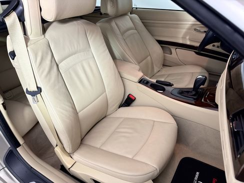 Used 2009 BMW 328i Convertible image 32