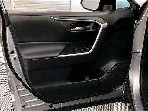 Used 2021 Toyota RAV4 XLE image 18