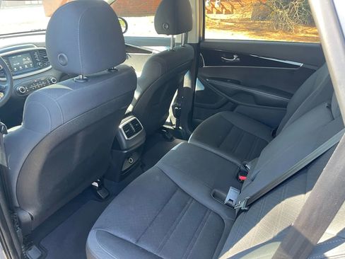 Used 2020 Kia Sorento L image 12