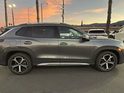 New 2026 Volkswagen Tiguan SE image 2