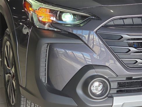 Used 2025 Subaru Outback Limited image 23