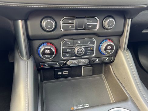 Used 2022 Chevrolet Suburban Z71 image 28