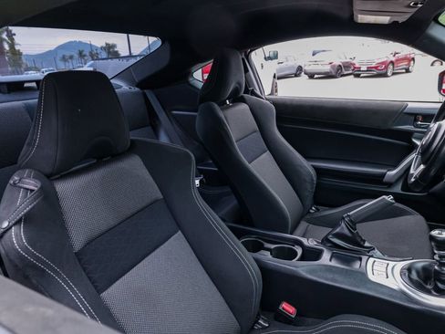 Used 2017 Toyota 86 image 19