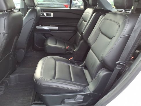 Used 2023 Ford Explorer XLT w/ Equipment Group 202A AWD/4WD image 10