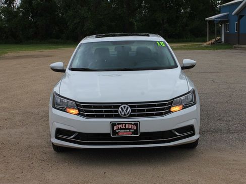 Used 2016 Volkswagen Passat 1.8T image 3
