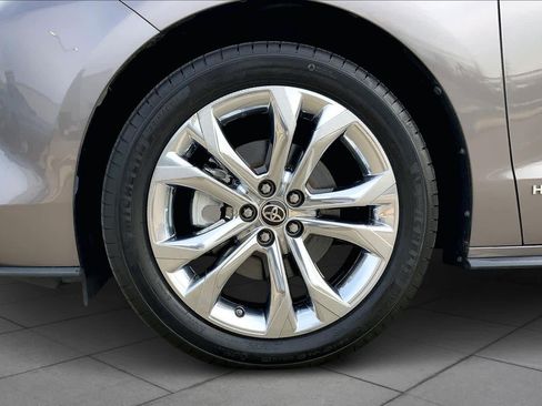 Certified 2021 Toyota Sienna Platinum image 19