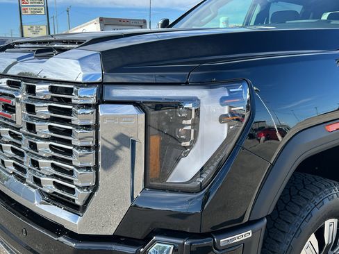 New 2026 GMC Sierra 3500 Denali w/ Denali Reserve Package image 9