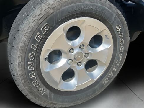 Used 2013 Jeep Wrangler Sahara w/ Dual Top Group AWD/4WD image 23