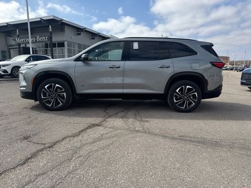 Used 2025 Buick Enclave Sport Touring image 4