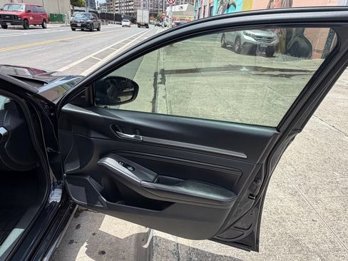Used 2019 Nissan Altima 2.5 SV FWD image 10