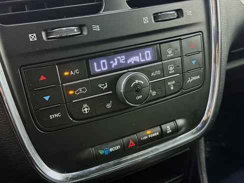 Used 2018 Dodge Grand Caravan GT FWD image 19