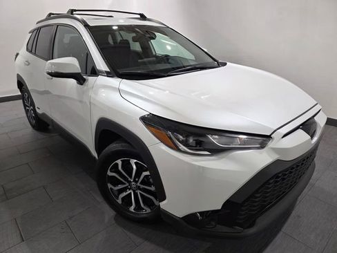 Used 2024 Toyota Corolla Cross AWD Hybrid w/ Moonroof Package image 7