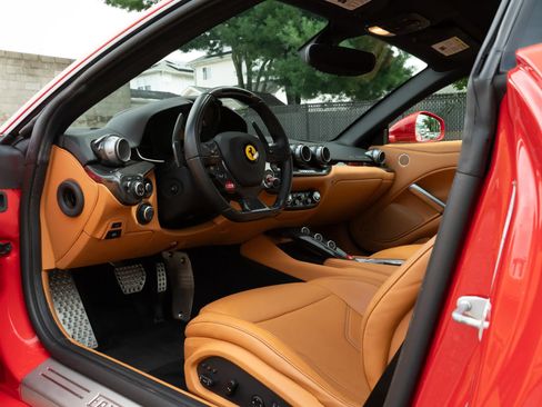 Used 2017 Ferrari F12 Berlinetta RWD image 60