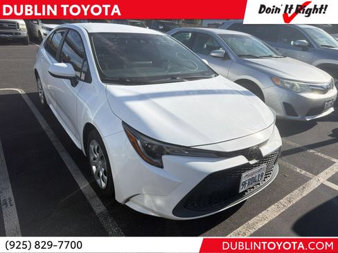 Used 2021 Toyota Corolla LE FWD image 1