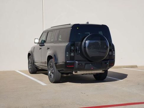 New 2026 Land Rover Defender 130 X-Dynamic SE image 3