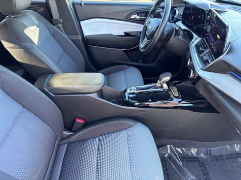 Used 2025 Chevrolet Trax LT w/ Driver Confidence Package FWD image 14