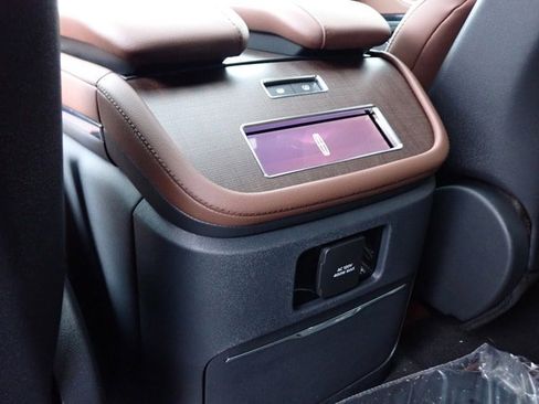 New 2025 Lincoln Navigator L Reserve AWD/4WD image 25