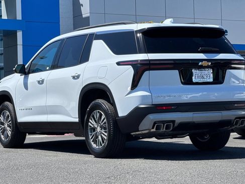 Used 2026 Chevrolet Traverse LT AWD/4WD image 7