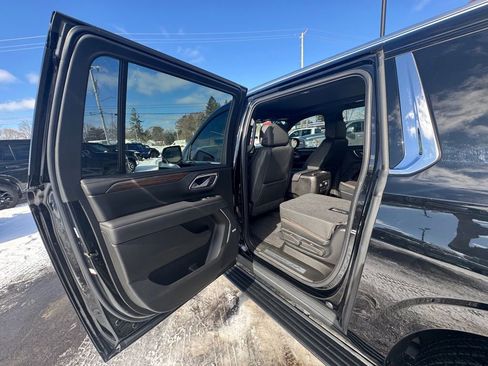 Used 2022 Chevrolet Suburban High Country image 54