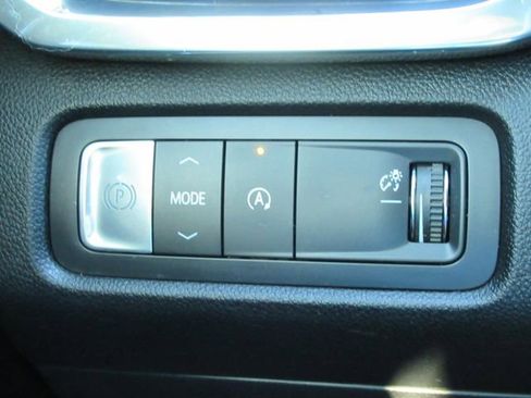 Used 2025 GMC Acadia Denali FWD image 21
