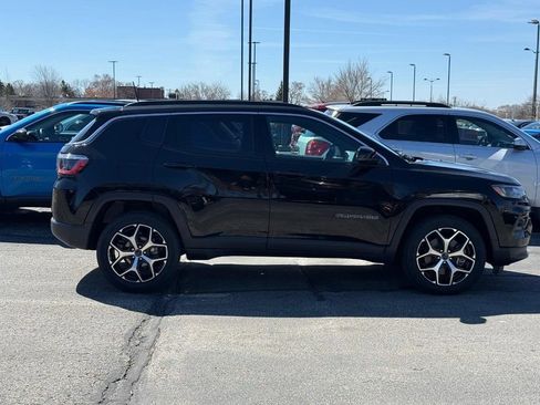 Used 2025 Jeep Compass Limited AWD/4WD image 2