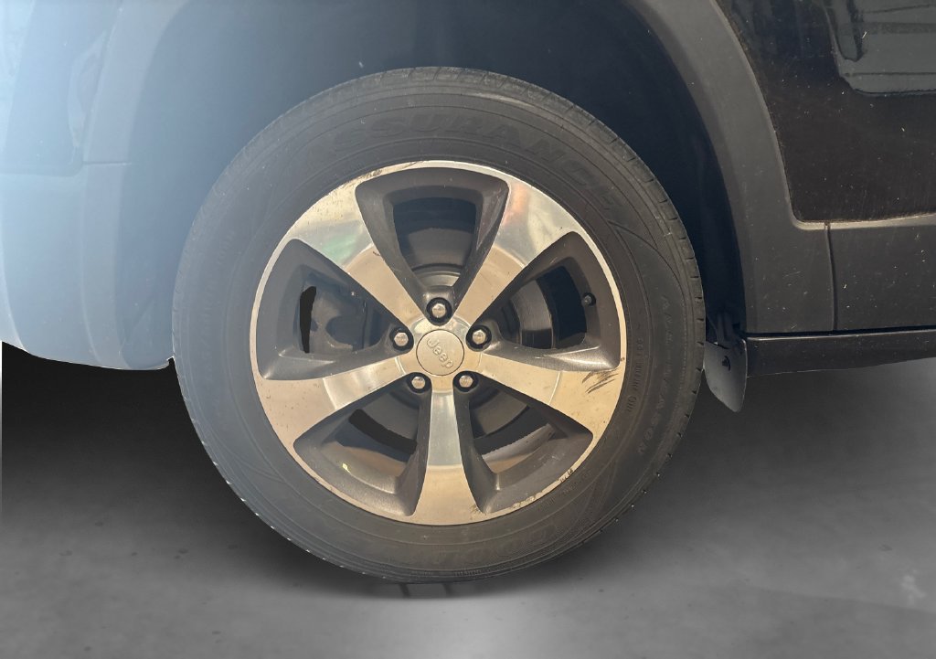 Used 2019 Jeep Cherokee Limited AWD/4WD image 18