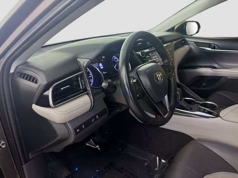 Used 2020 Toyota Camry XLE FWD image 23