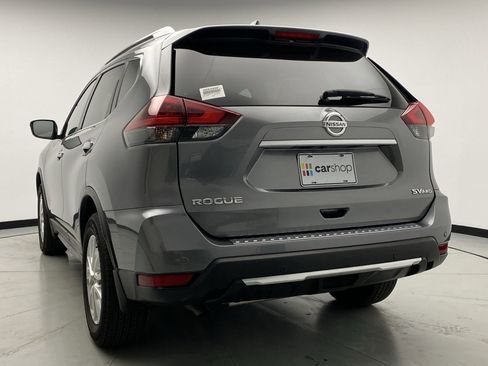 Used 2020 Nissan Rogue SV image 3