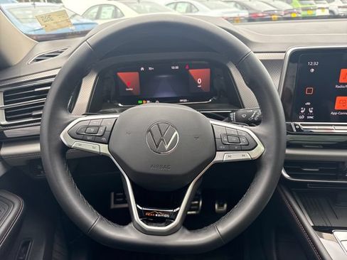 Used 2025 Volkswagen Atlas Peak Edition SE AWD/4WD image 23
