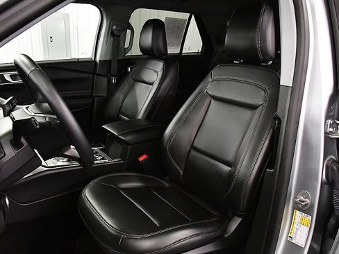 Used 2024 Ford Explorer XLT w/ Equipment Group 202A AWD/4WD image 29