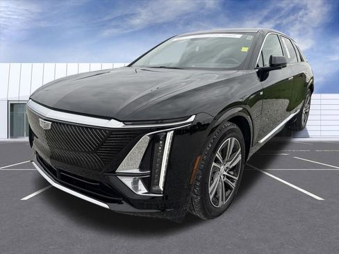 Certified 2024 Cadillac Lyriq Luxury AWD/4WD image 6