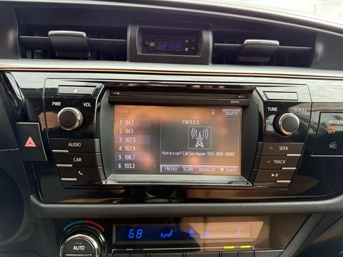 Used 2015 Toyota Corolla LE image 10