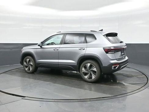 New 2026 Volkswagen Taos SE image 5