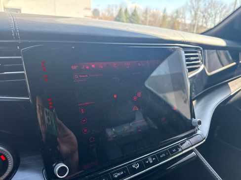 Used 2023 Jeep Wagoneer L Series III w/ Premium Group I image 8