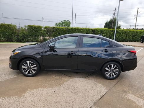 Used 2025 Nissan Versa SV FWD image 8
