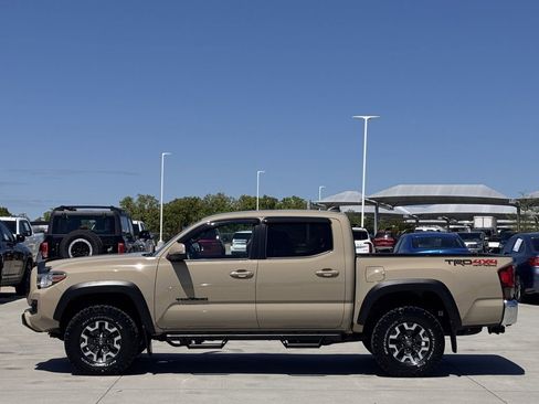Used 2019 Toyota Tacoma TRD Off-Road AWD/4WD image 3