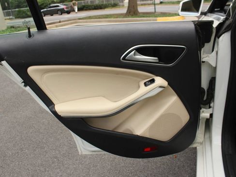 Used 2014 Mercedes-Benz CLA 250 4MATIC image 19
