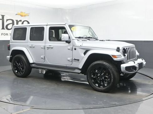 Used 2023 Jeep Wrangler Unlimited Sahara AWD/4WD image 2