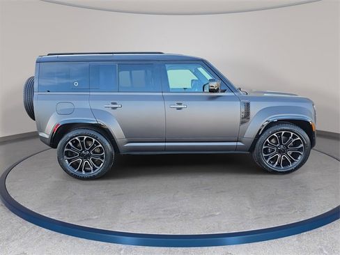 New 2026 Land Rover Defender 110 OCTA image 4