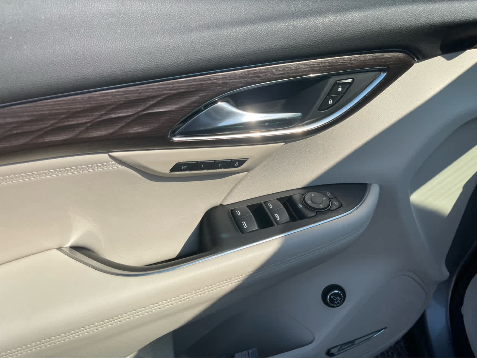 Used 2023 Buick Envision Avenir AWD/4WD image 11
