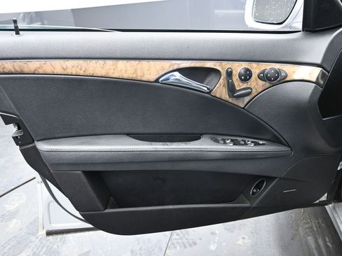 Used 2009 Mercedes-Benz E 350 4MATIC Sedan image 20