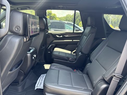 Used 2024 GMC Yukon Denali w/ Advanced Technology Package AWD/4WD image 11