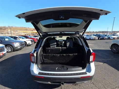 Used 2025 Ford Explorer Active w/ Active Comfort Package image 32