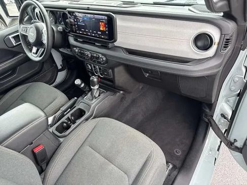 Used 2024 Jeep Wrangler Unlimited Sahara AWD/4WD image 26
