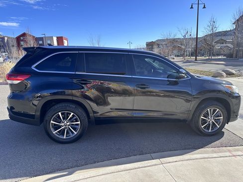 Used 2017 Toyota Highlander XLE image 8